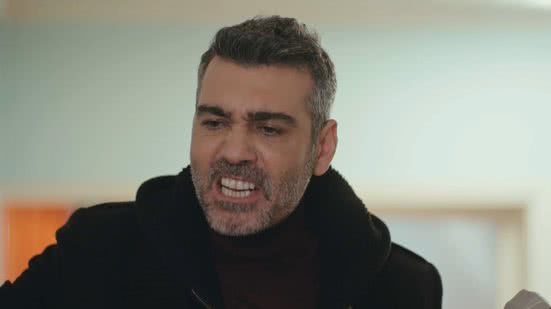 Imagem Sarp procura Sirin e exige que a jovem apague as fotos comprometedoras