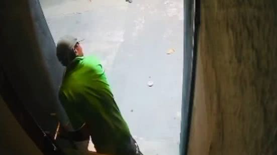 Suspeito de arrombar ônibus de turismo volta a praticar furtos em Ponta Verde - Reprodução