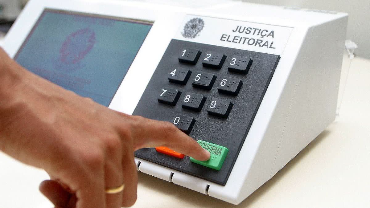 Onze governadores renunciam para disputar eleições de outubro