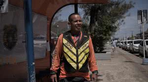 Regularização permite mais controle e segurança no serviço de mototáxi em Maceió. - Foto: Ascom DMTT