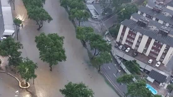 Imagem Uma morte e aulas suspensas: Grande Recife também sofre com chuvas