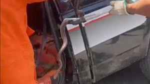 Motorista encontra cobra embaixo do banco do carro e aciona Corpo de Bombeiros em Arapiraca - Reprodução