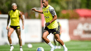 O meia Nico De la Cruz está fora do clássico com o Fluminense - Crédito: Marcelo Cortes / Flamengo