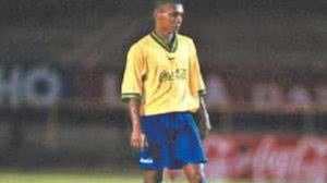 Imagem Família atualiza estado de saúde do ex-jogador Jackson, que foi internado após AVC