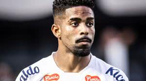 Lateral-direito Hayner, ex-Santos, foi anunciado pelo CRB - Divulgação / Santos