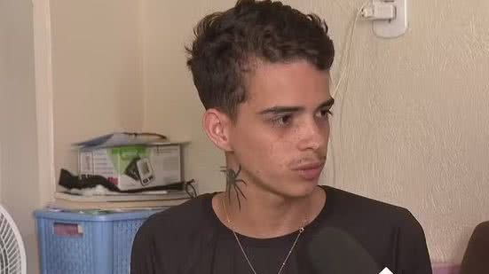 Gustavo Ferreira, de 20 anos, foi preso por engano por atraso no pagamento de pensão alimentícia mesmo não tendo filhos - Reprodução / TV Globo