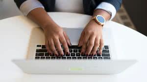 Imagem Os 10 erros da língua portuguesa mais comuns em reuniões e e-mails de trabalho