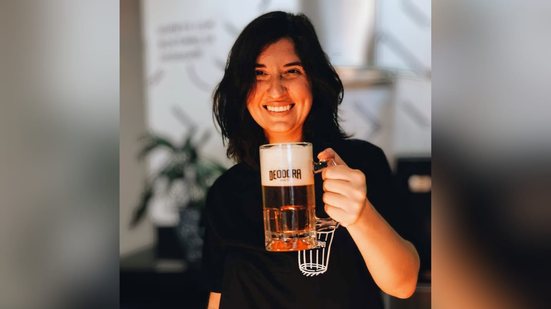 Imagem Lara, primeira alagoana sommelier de cerveja