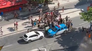 Imagem Oruam tenta fugir da polícia, mas é detido e levado para delegacia no Rio de Janeiro