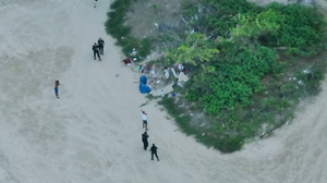 Trio foi registrado pelo Drone da Oplit embalando drogas para comercialização - Foto: Reprodução