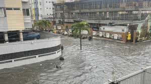 Ruas da capital alagoana ficaram alagadas na manhã desta quarta-feira (5) - Foto: Reprodução