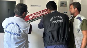 Imagem Cozinha de buffet na Jatiúca é interditada por falta de higiene e de documentação