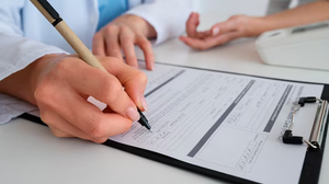 Atestados falsos foram descobertos pela médica em 17 de março deste ano - Foto: Freepik