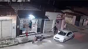 'Expertise' de assassino chama atenção da polícia durante execução em depósito de bebidas - Reprodução