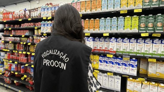 Fiscalização do órgão fez o levantamento dos preços em supermercados da Capital. - Foto: Ascom Procon Maceió
