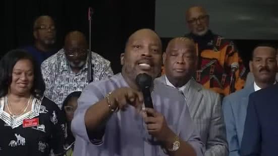 Imagem Pastor é acusado de manter fiéis reféns em igreja até que eles doassem US$ 40 mil