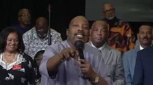 Imagem Pastor é acusado de manter fiéis reféns em igreja até que eles doassem US$ 40 mil