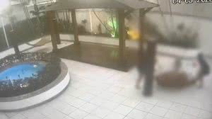 Criança de 7 anos morre após ser atingida por pilastra em condomínio - Reprodução