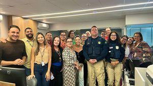 Imagem Representantes do Núcleo de Comunicação Social da PRF/AL visitam TV Pajuçara