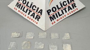 Criança de 4 anos leva 16 papelotes de cocaína para escola de Itamonte - Foto: Polícia Militar/Divulgação