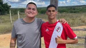 Luva de Pedreiro vai leiloar boneco com seu rosto para pagar multa a ex-empresário - Reprodução / Instagram