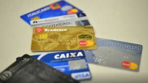 Taxas médias cobradas pelos bancos sobem para família e empresas - Foto: Agência Brasil