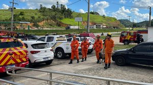 Caso Ana Beatriz bombeiros e cães farejadores são mobilizados pela polícia em Novo Lino - Bruno Protasio / TV Pajuçara