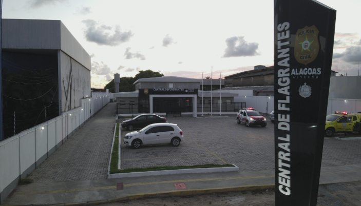 Homem é preso após desembarcar em terminal rodoviário com mandado em aberto, em Maceió