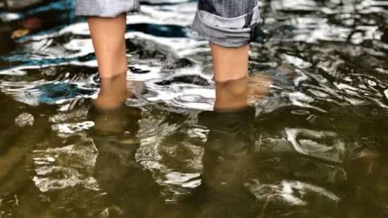 População deve ficar atenta a doenças causadas pela água contaminada. - Foto: Reprodução/Secom Maceió