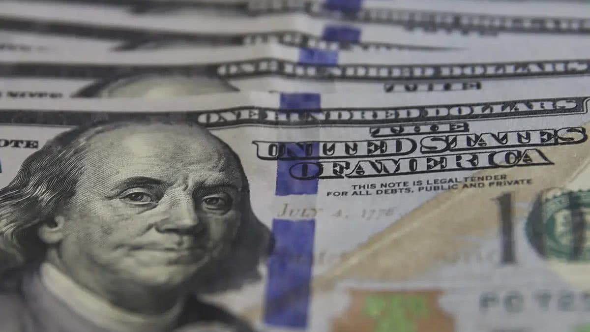 Ibovespa sobe até 9% e vai a inéditos 209 mil pontos com favoritismo de Flávio Bolsonaro