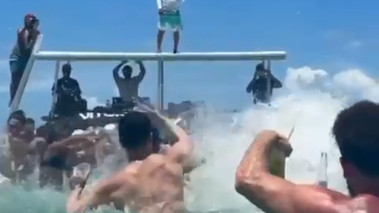 Festa em piscina natural da APA Costa dos Corais - Foto: Reprodução