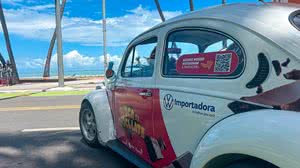 TV Pajuçara leva Fusca de Chocolate para a orla da Ponta Verde - TV Pajuçara