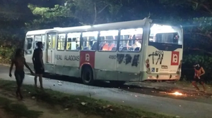 Forças de segurança intensificam ações após ataque a ônibus em terminal de Maceió - Foto: Reprodução