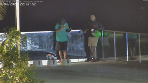 Homem foi flagrado consumindo entorpecentes nas imediações do Marco dos Corais - Foto: Reprodução