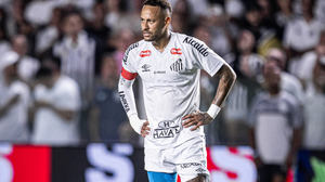 Neymar muda horário de treino para tirar visto e terá encontro com ministro - Raul Baretta / Santos