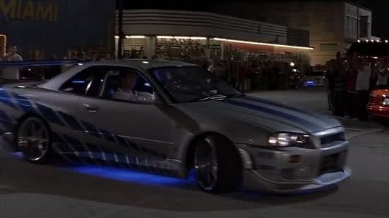 Referência ao filme 'Velozes e Furiosos' ou mera coincidência? Detalhe em anúncio de Anselmo Ramon chama atenção das torcidas do Goiás e do CSA - Reprodução