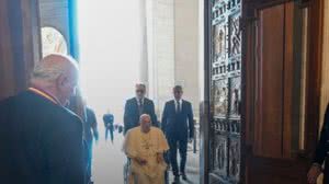 Papa Francisco faz aparição surpresa na basílica São Pedro após crise de saúde - Divulgação / Vatican News
