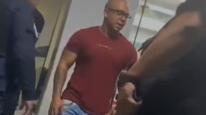 O sargento Fernando Baraúna, suspeito de matar um feirante, após ser levado para a delegacia - Foto: Reprodução