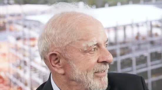 Lula aparece com curativo na testa após procedimento para retirar pinta - Cadu Gomes / Vice-Presidência da República