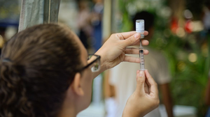 Meta é imunizar 90% dos alunos menores de 15 anos - Foto: Agência Brasil