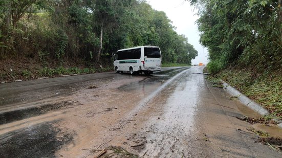 Veículo sobrou na pista, mas ninguém ficou ferido - Foto: Cortesia ao TNH1