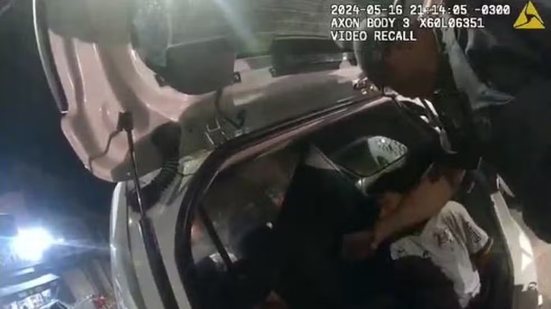 Adolescente é agredido por PM com soco no rosto durante abordagem - Foto: Reprodução