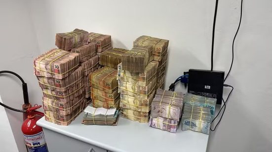 Dinheiro foi apreendido em São Paulo durante a operação Copia e Cola, que apura supostos desvios de verbas da saúde Sorocaba (SP) - Foto: Polícia Federal/Divulgação
