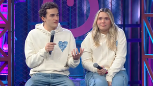 Bia e Gui na cabine de descompressão - Foto: Reprodução/ RECORD