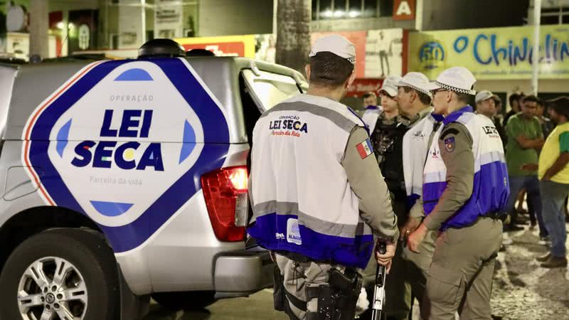 Imagem Brasil aplica 23 multas de lei seca por hora, aponta levantamento