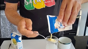 Imagem Leite condensado diluído vira leite? Vídeos virais levantam debate sobre valor nutricional