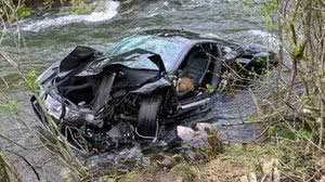 Casal morre após Ferrari de R$ 2,3 milhões cair em rio na Espanha - Divulgação / Diputación de León