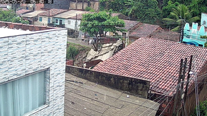 Antes de se tornar uma cratera, local abrigada estrutura de apoio para a comunidade - Foto: Reprodução