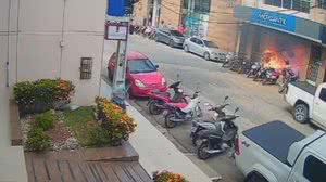 Veja o momento em que homem ateou fogo em agência bancária, em Arapiraca - Divulgação / PCAL