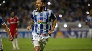 O meia argentino Jonathan Gómez defendeu o Azulão na Série A do Campeonato Brasileiro em 2019 - Divulgação / CSA